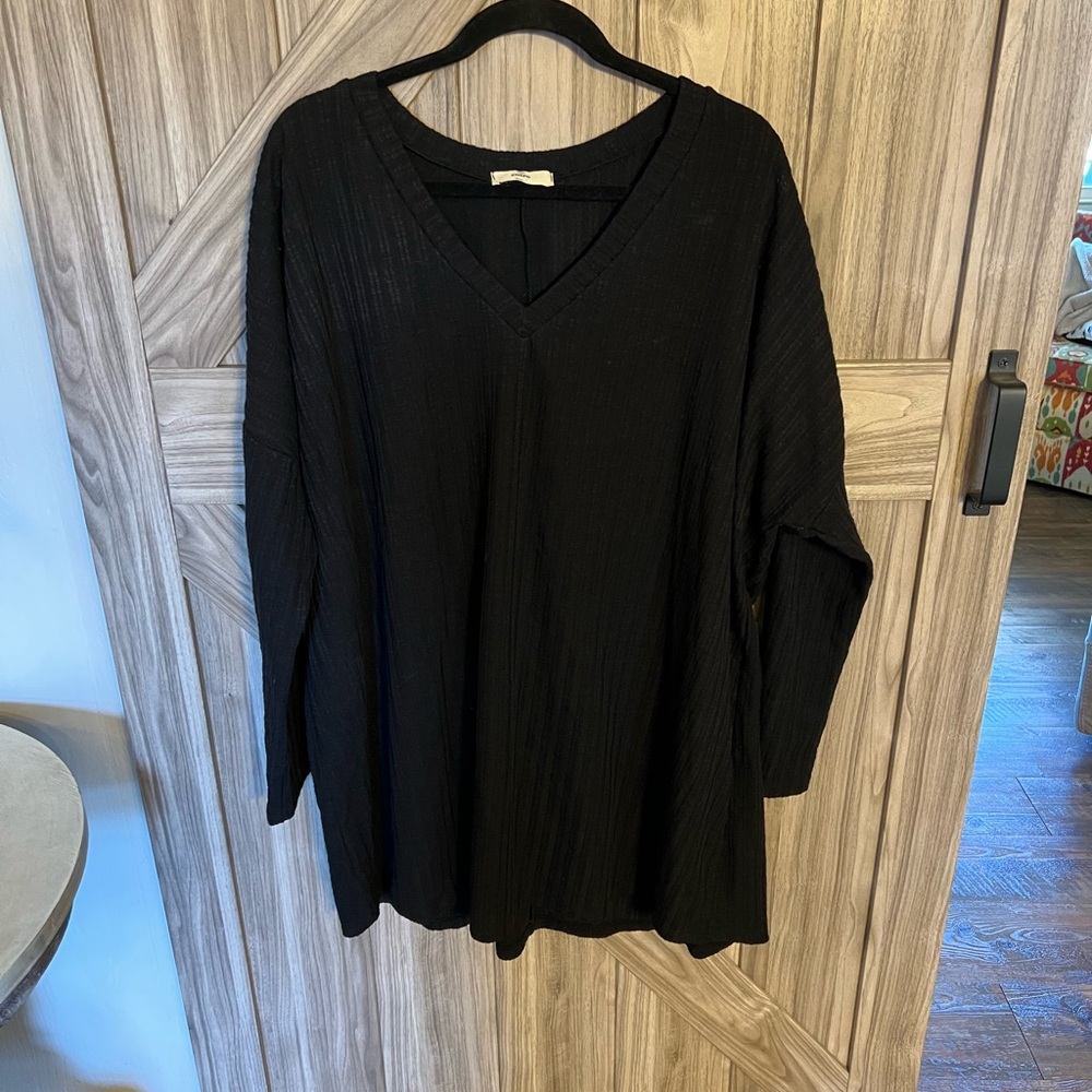 NEW w/o tags black top/tunic by Entro from Chic Soul — runs a little big